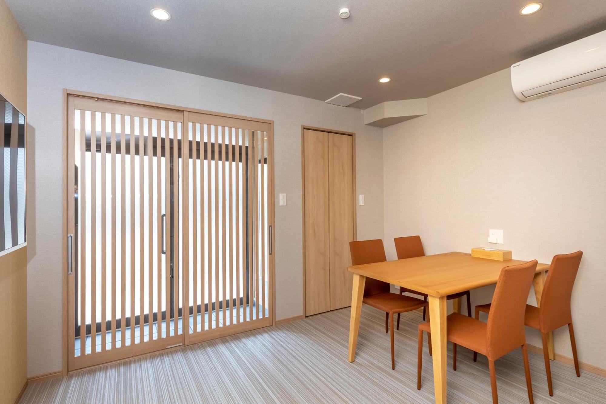 Kyoto Takatsuji Rose Heights — Photos 1